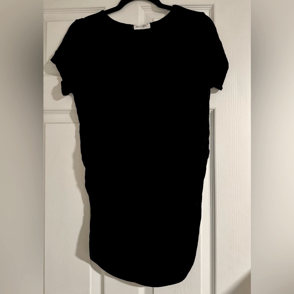 2 pack maternity t-shirts. Gray and black. Size L. Great used condition.